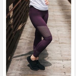 Zyia BlackBerry Moto Light n Tight Leggings